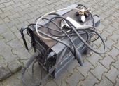 Spawarki – pakiet zawierający 4 poz. asort., w tym: spawarka transformatorowa SPB 315 – 1 szt., półautomat spawalniczy SUPER MIG 200 IND – 1 szt., półautomat spawalniczy MAGSTER 200 BESTER – 1 szt., elektroda spawalnicza ER 146 (3,25 mm) – 70 szt. 